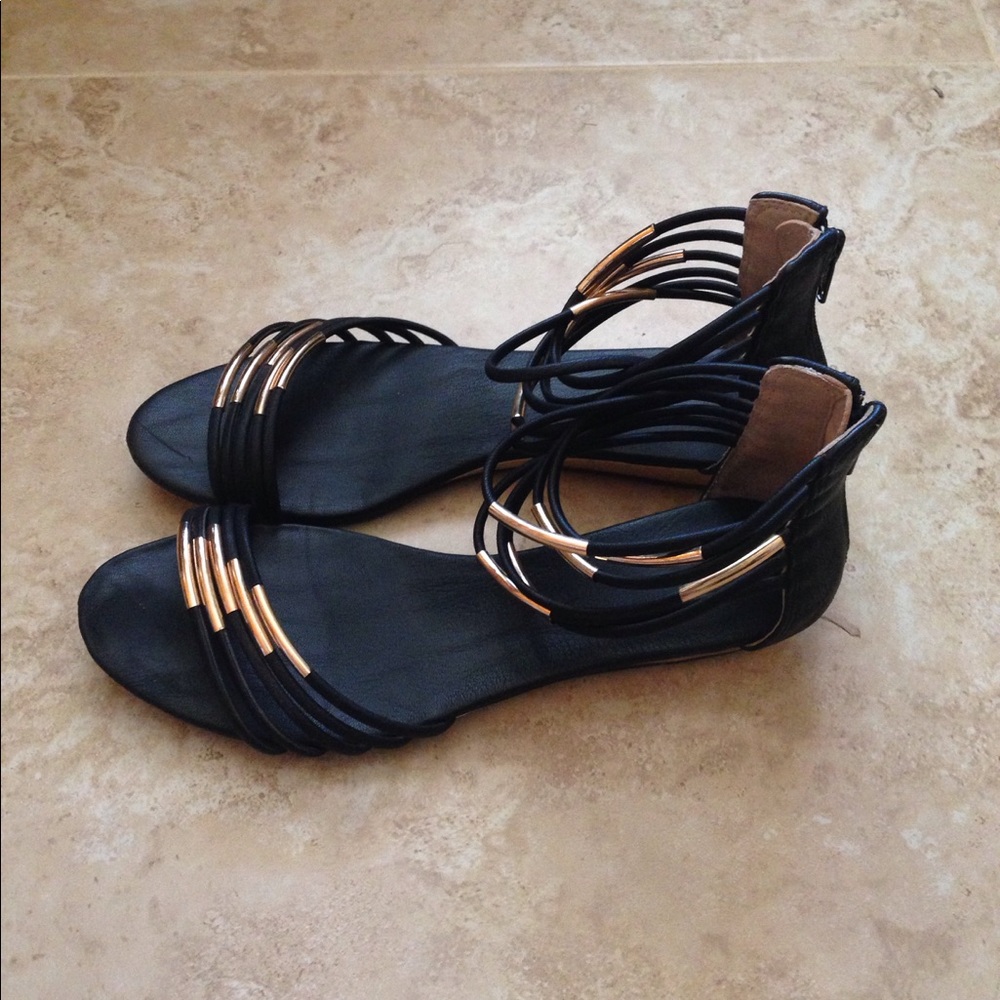 ALDO Black and Gold Sandals Size 8